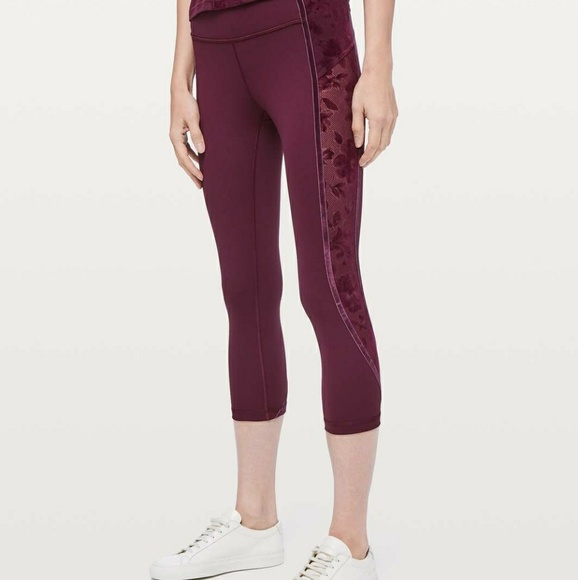 lululemon athletica Pants - Lululemon Wunder Under leggings Crop Flocked 21"